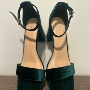 C & M Elegant Green Velvet Women's Heels